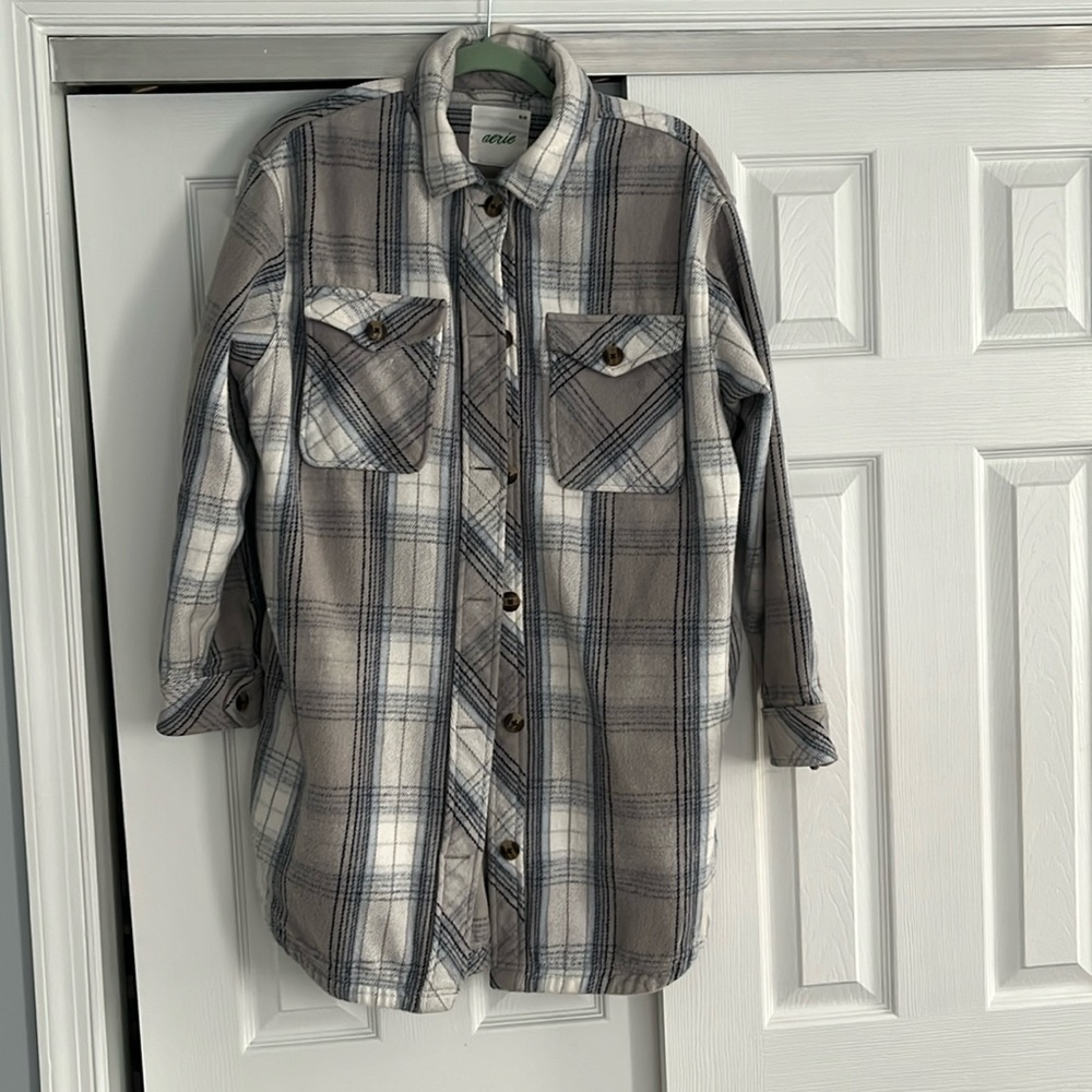 Aerie shacket, gray, white and coordinating shades of blue plaid.